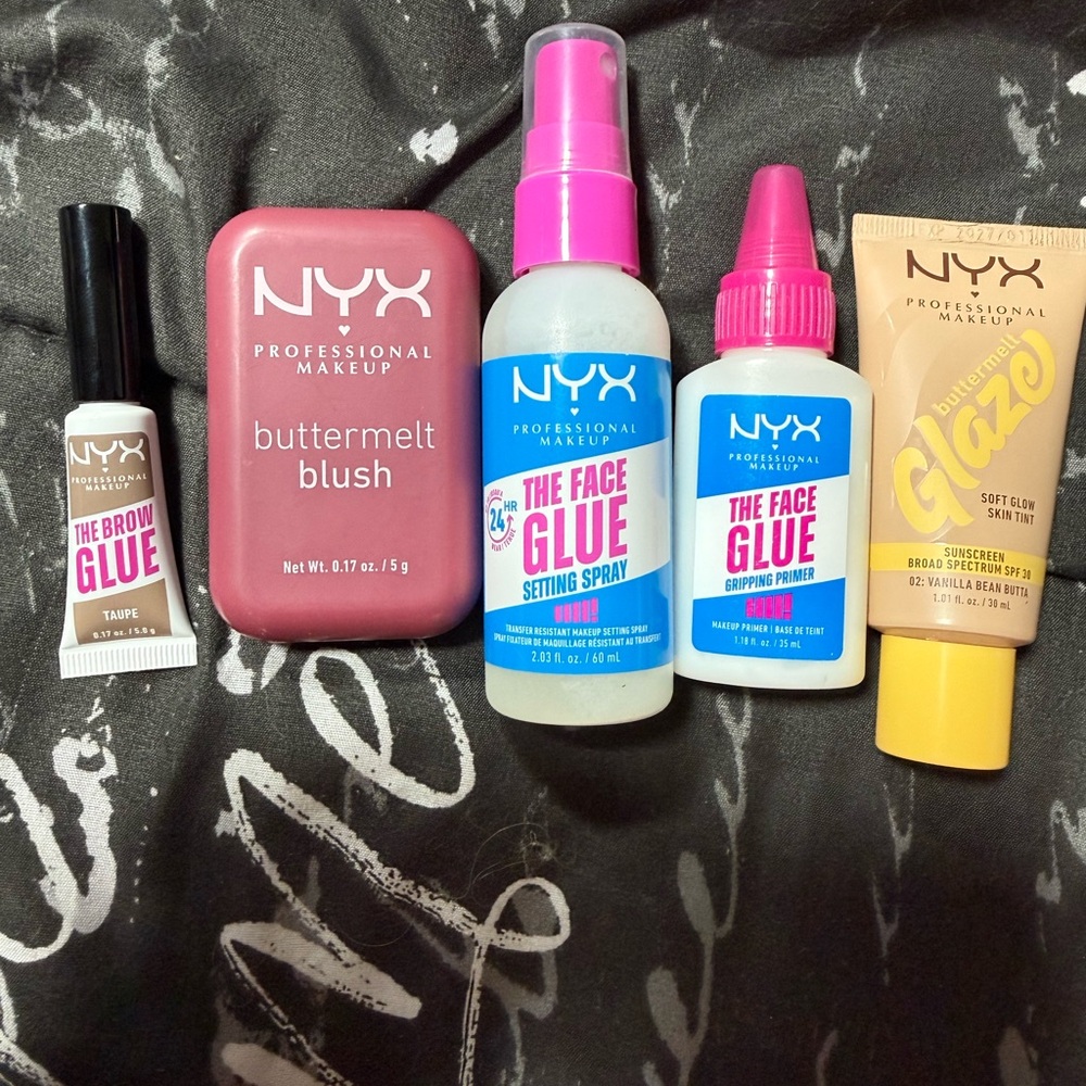 Firm price )no offers NYX Makeup Collection - Pink Blush, Blue Setting Spray,